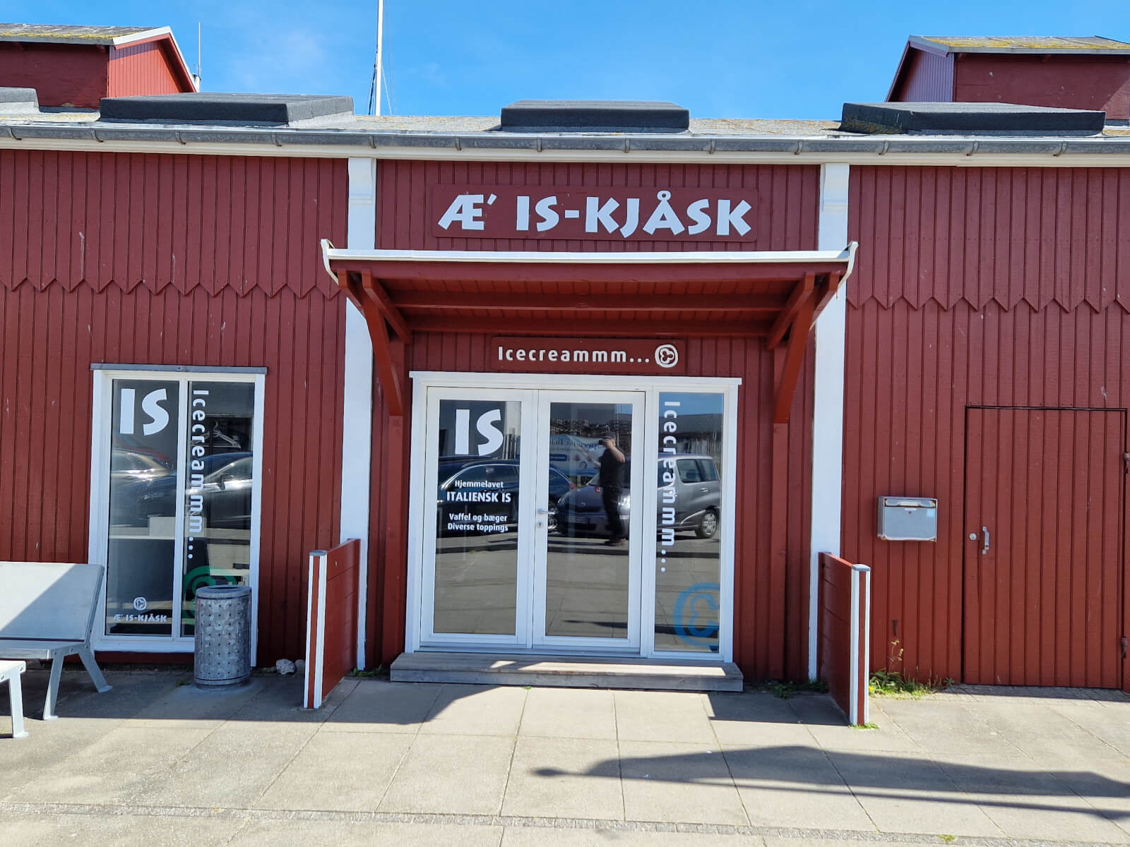 Æ' Is-kjåsk isbutik med italiensk is i Thyborøn