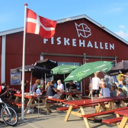 Fiskehallen restaurant på havnen i Thyborøn